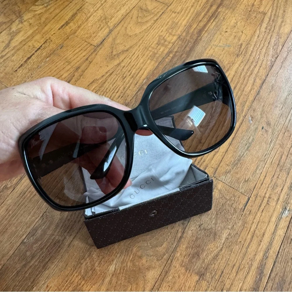 GUCCI Black Frame Gradient Tint Horsebit Oversized Sunglasses